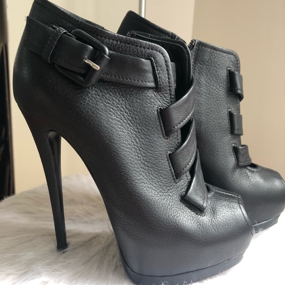 Giuseppe Zanotti black leather peep toe platform ankle booties boots size 36